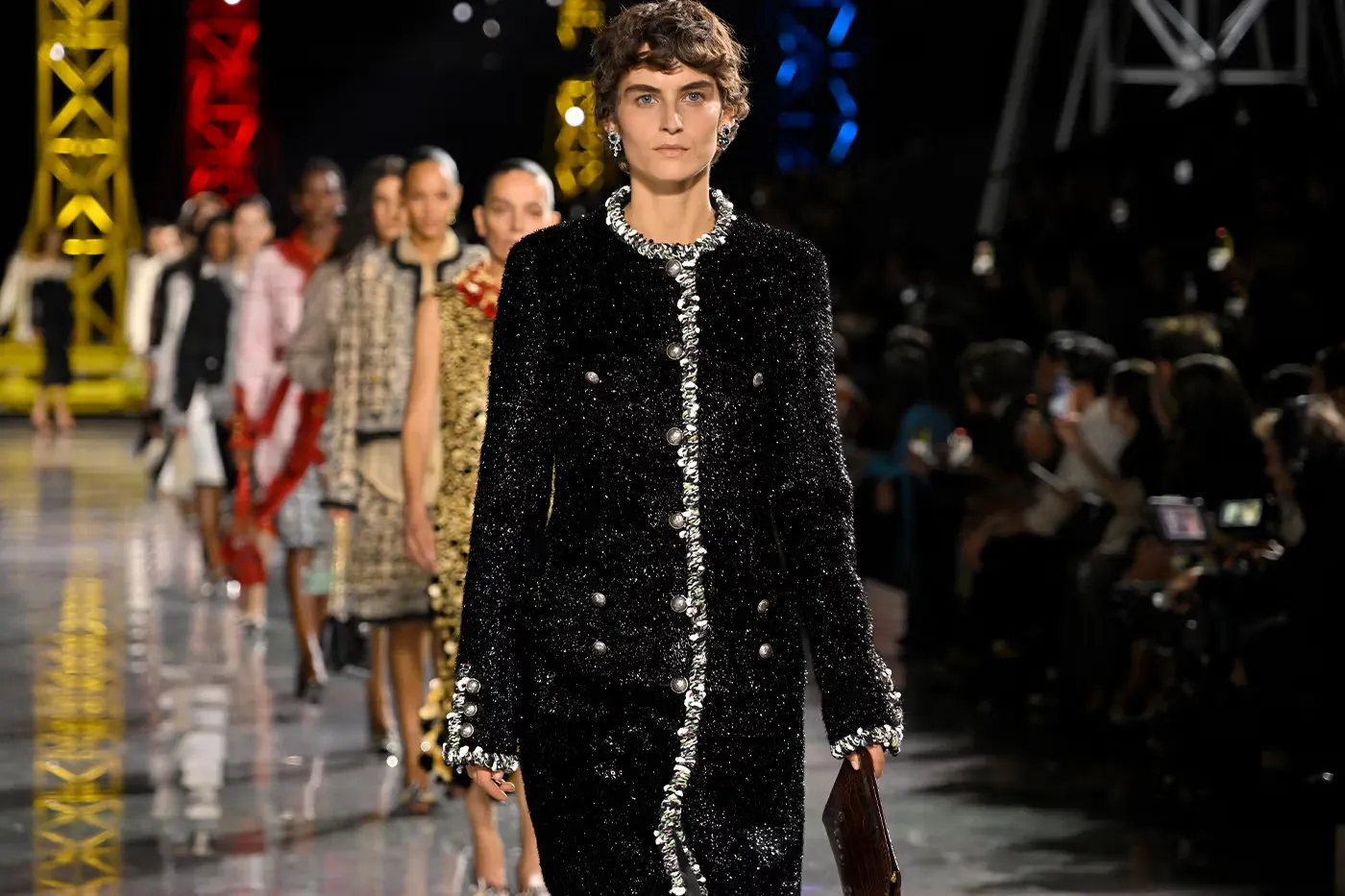 Matthieu Blazy 首秀点燃抢购热潮 Chanel 重回增长轨道