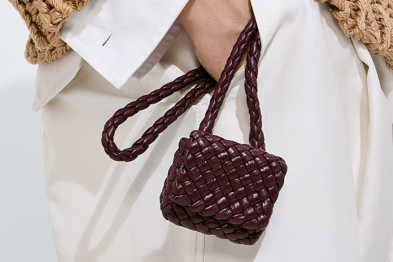Bottega Veneta 推出 TOSCA AirPods 皮套