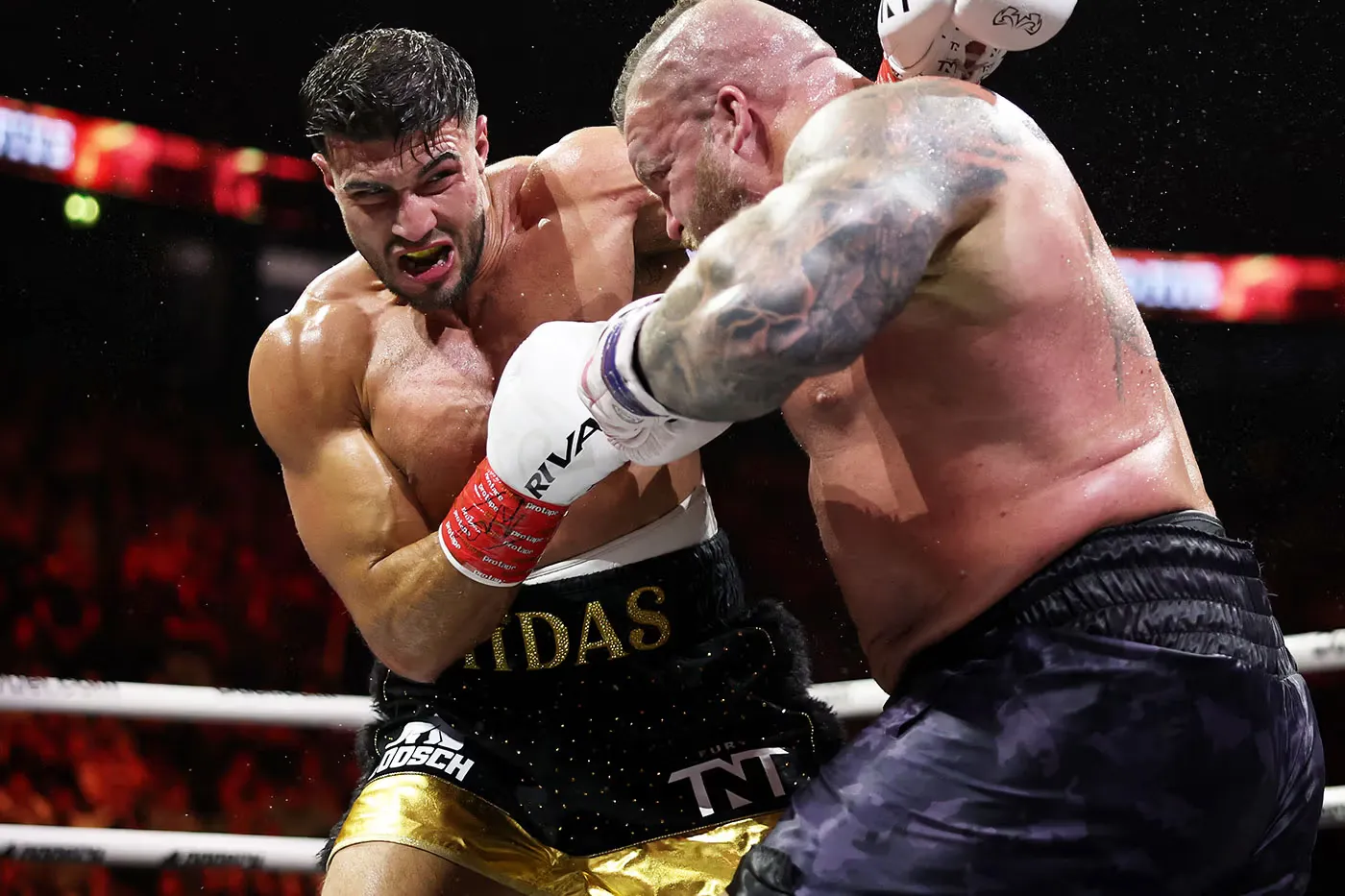Tommy Fury 多数判定险胜 Eddie Hall