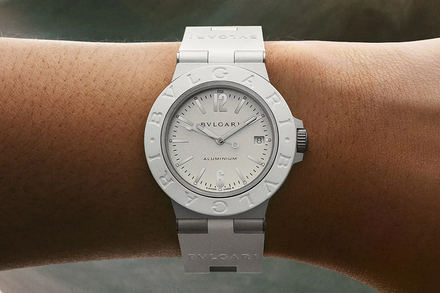 BVLGARI 夏日新品登场：全新 Aluminium 与 镶嵌工艺腕表华丽亮相