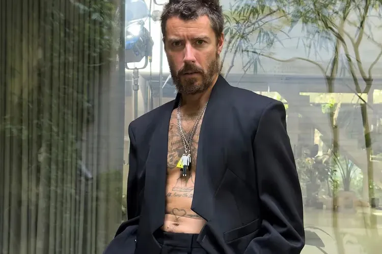 Givenchy 携手 Juergen Teller 打造 Sarah Burton 首个男装形象广告