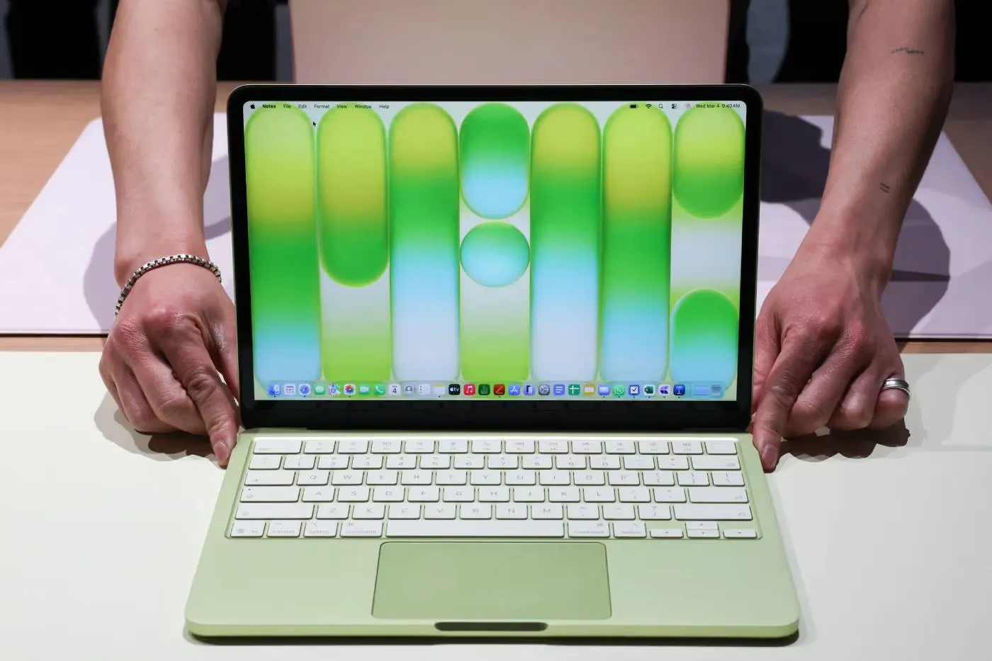 AI 记忆体晶片短缺爆发，Apple 全球加价 MacBook、iPad