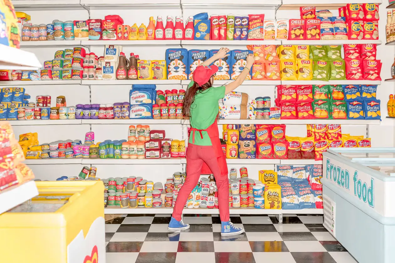 Lucy Sparrow 再度开张全毛毡「超市」展览