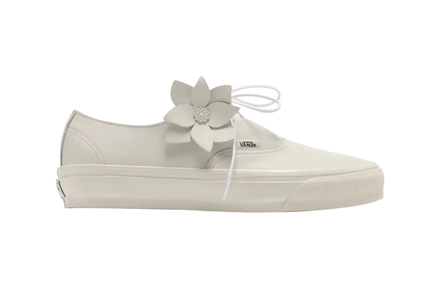 这双纯白 Vans Premium Authentic Ease 注入淡雅花卉点缀