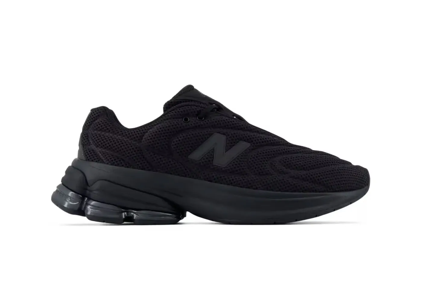 New Balance 推出全新 5030「Black/Black Metallic」配色鞋款