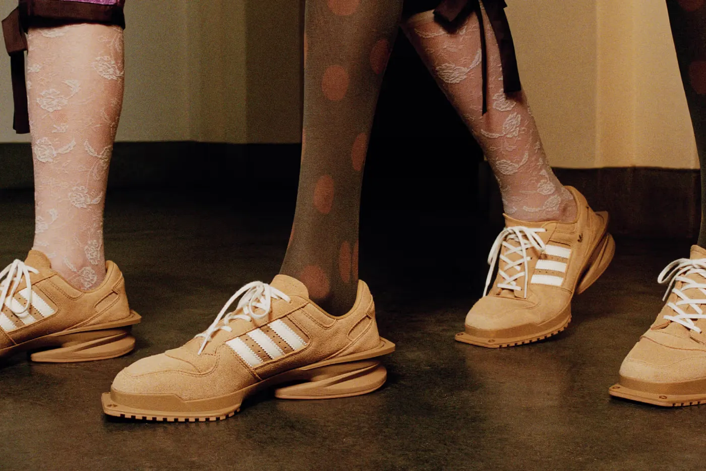率先近赏 adidas Forum Cubism SQ Forget-me-nots 店铺限定配色鞋款