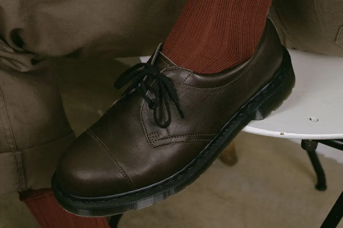 MHL. 携手 Dr. Martens 推出英国制 1461 联乘鞋款