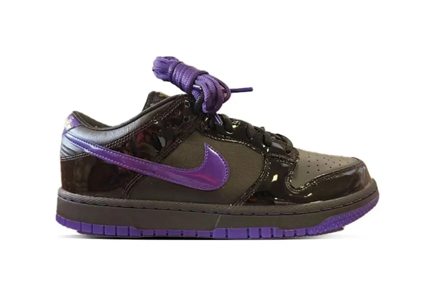 FC Barcelona 与 Nike 联乘推出 Kobe Dunk Low Protro「Black／Field Purple」配色鞋款