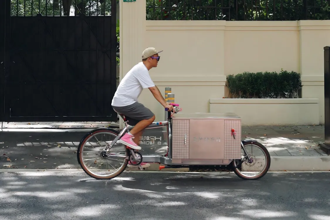 SPOSH 以哥本哈根经典货运自行车 Bullitt 为基底打造移动折叠化妆台