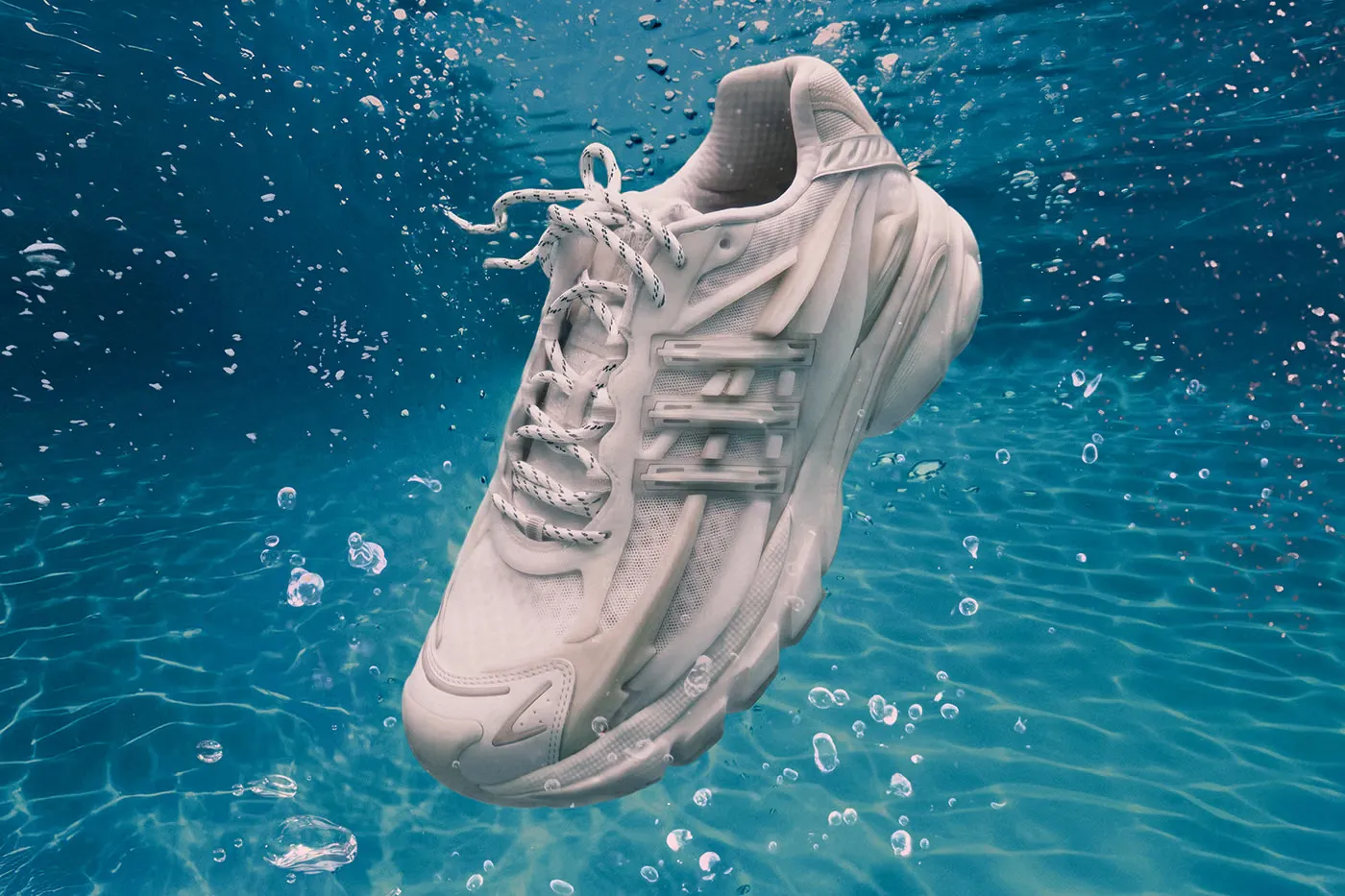 Pharrell 与 adidas 发布 VIRGINIA Adistar Jellyfish「Triple White」配色鞋款
