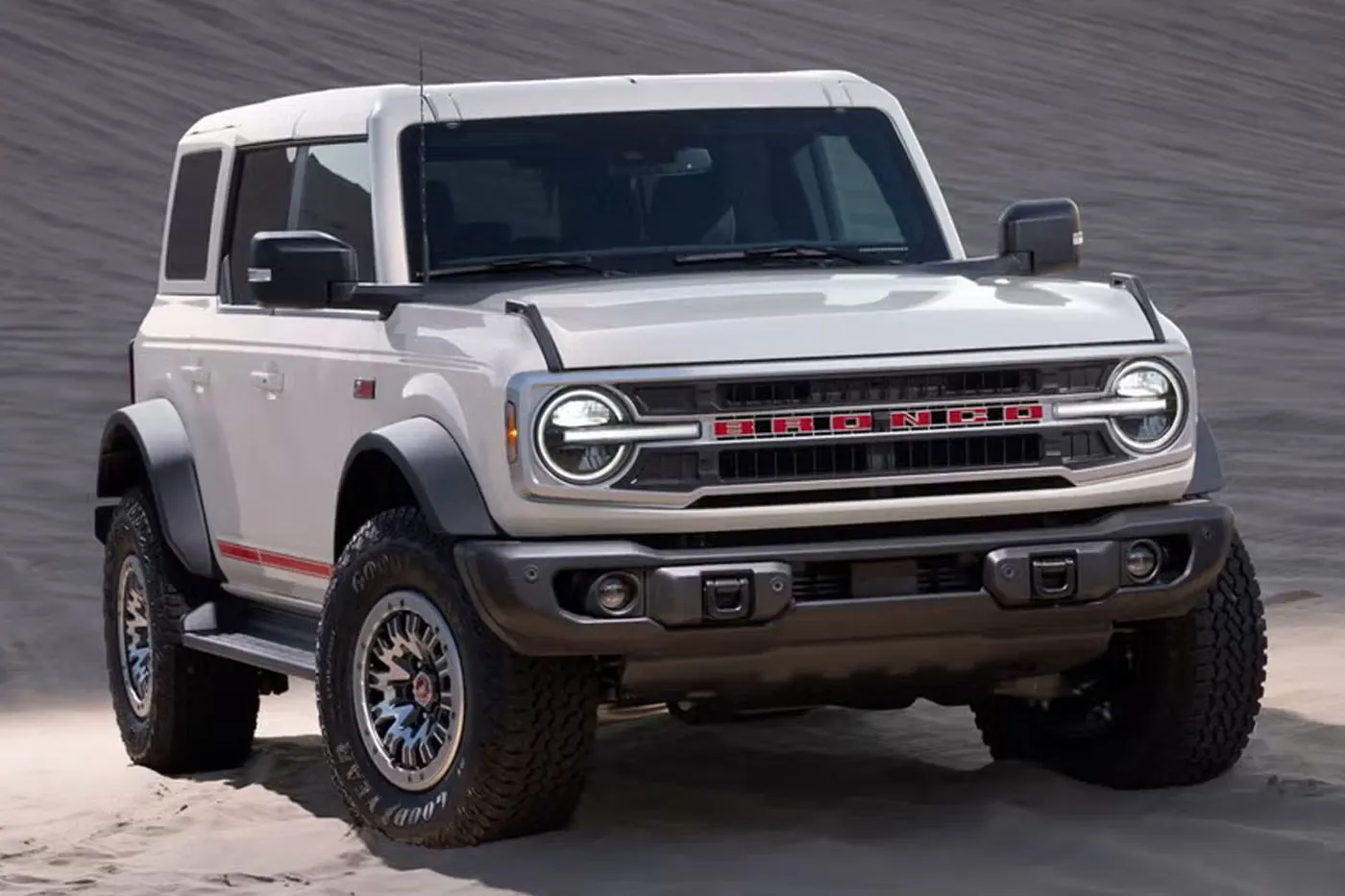 福特 Ford 因引擎起火风险召回逾 50 万辆 Bronco