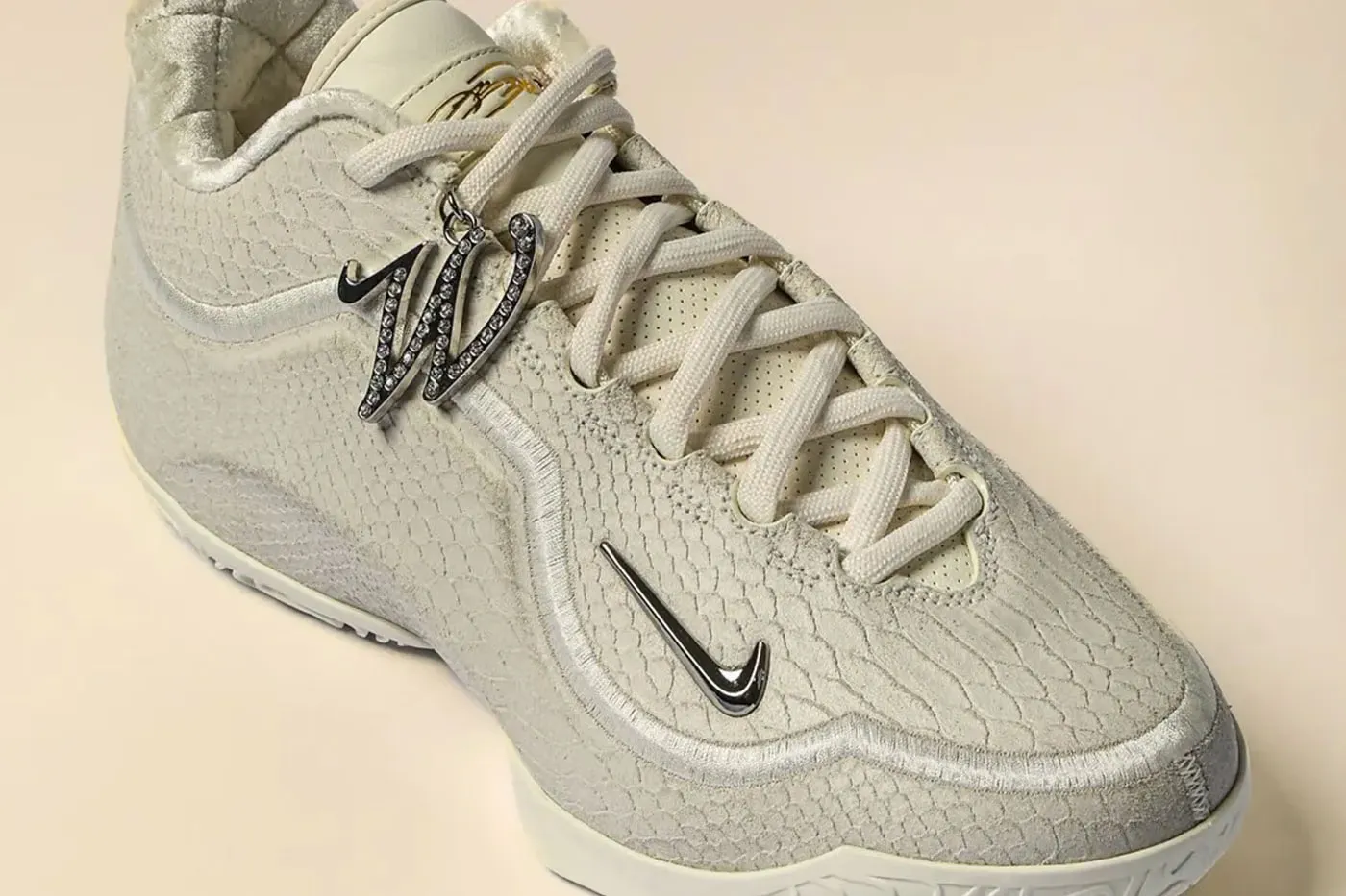 Nike LeBron 23 最新「White Label」配色鞋款曝光