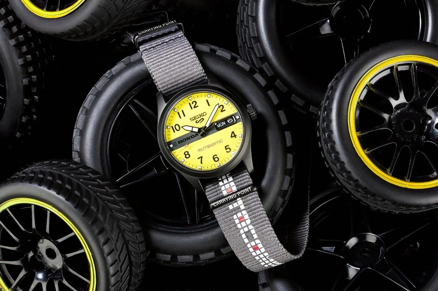 Seiko 5 Sports 联乘 Honda 推出 Motocompo 45 周年限量腕表