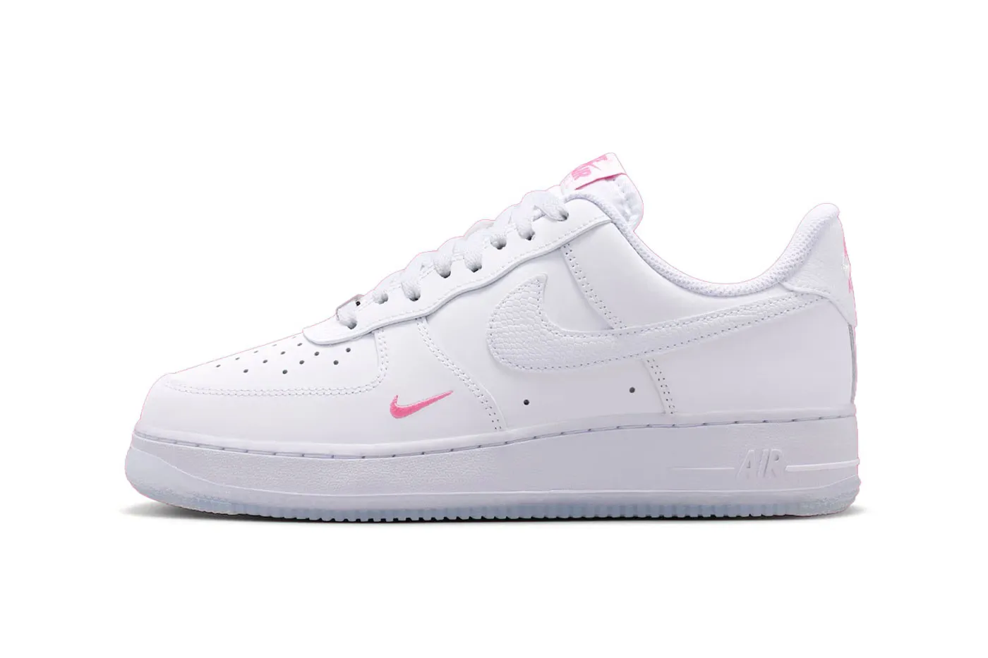 Nike Air Force 1 Low「White Lotus」采用爬虫纹理与冰蓝色鞋底