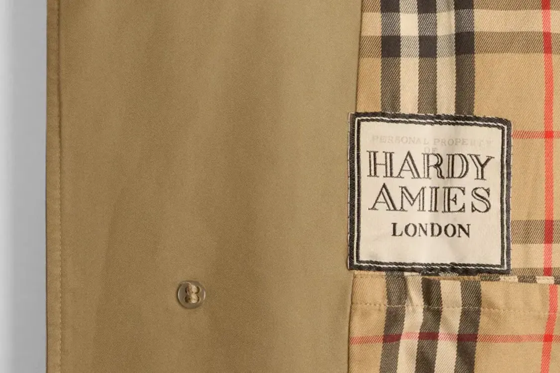 Burberry 与 V&A 宣布举办《The Burberry Trench：Crafting an Icon》展览