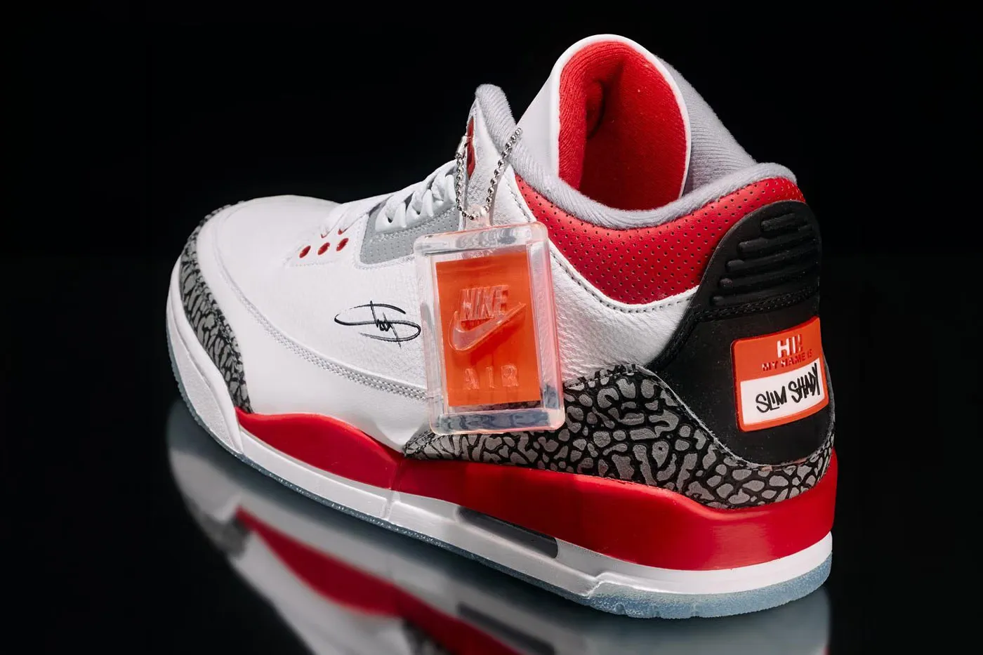Julien’s Auctions 携手 Marshall Mathers Foundation 呈献史上最大规模 Eminem 球鞋拍卖