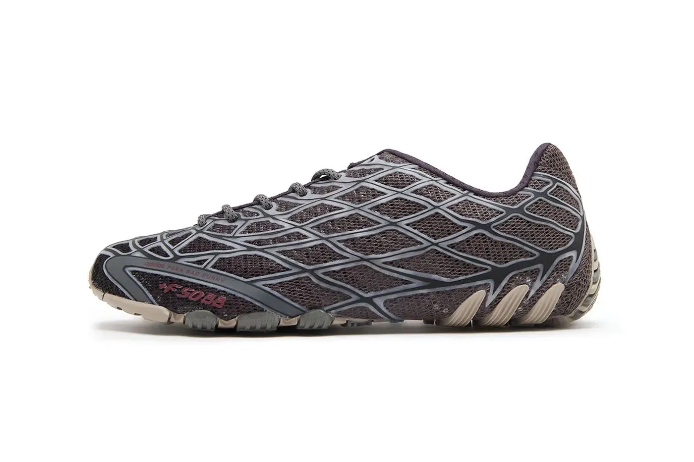 Bad Bunny 与 adidas 发布 F50 Ghost Sprint「Charcoal」配色鞋款