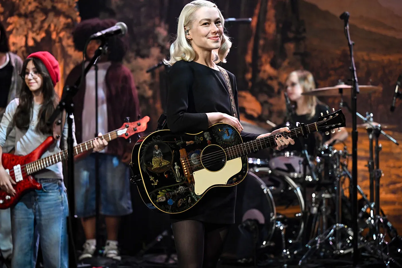 Phoebe Bridgers 将于全球天文馆首度播放新专辑《Lost Weekend》
