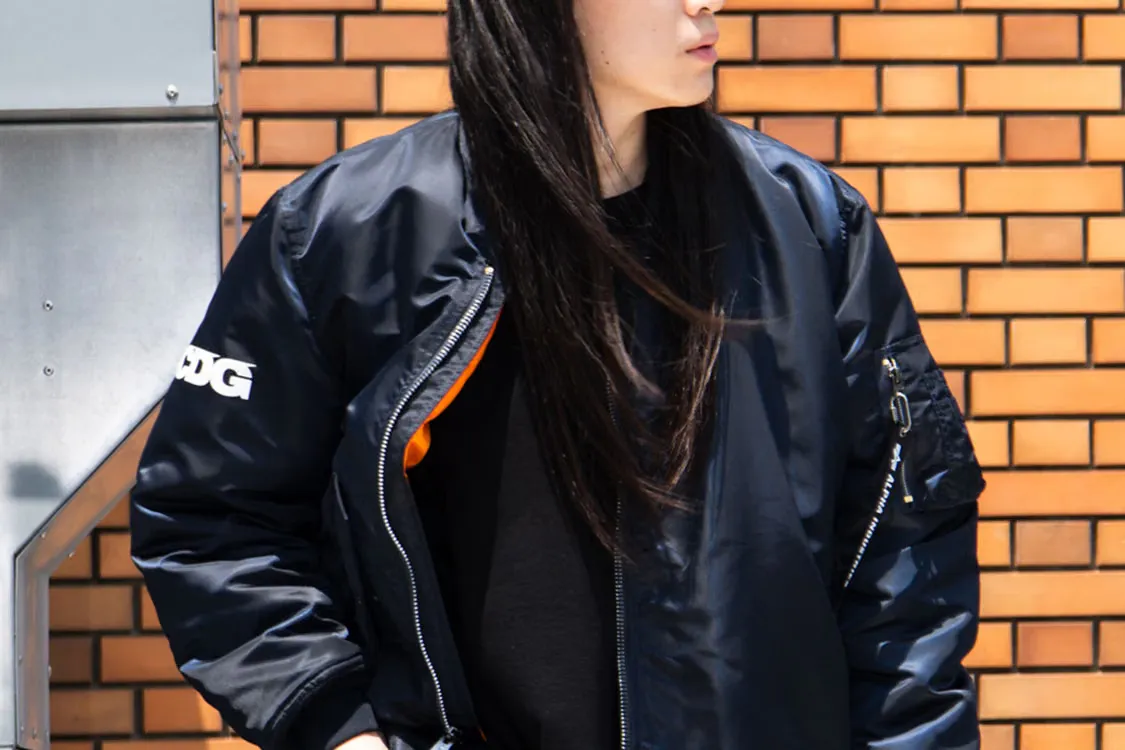 CDG 与 Alpha Industries 以全新海军蓝斜裁设计重塑 MA-1 联乘系列