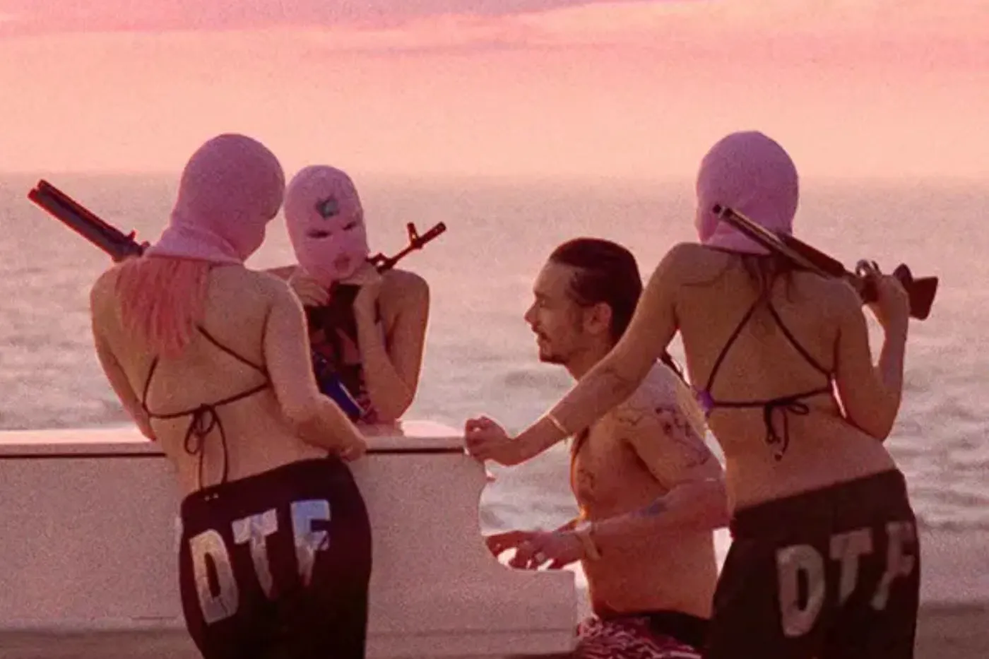 Bella Thorne 将编剧、执导并主演《Spring Breakers 2》，电影正式开拍