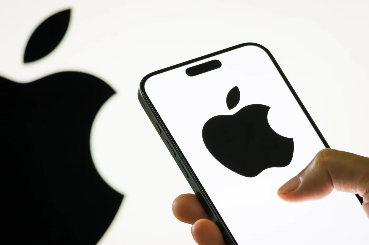 内部消息揭示 Apple 对「iPhone Ultra」命名的争议