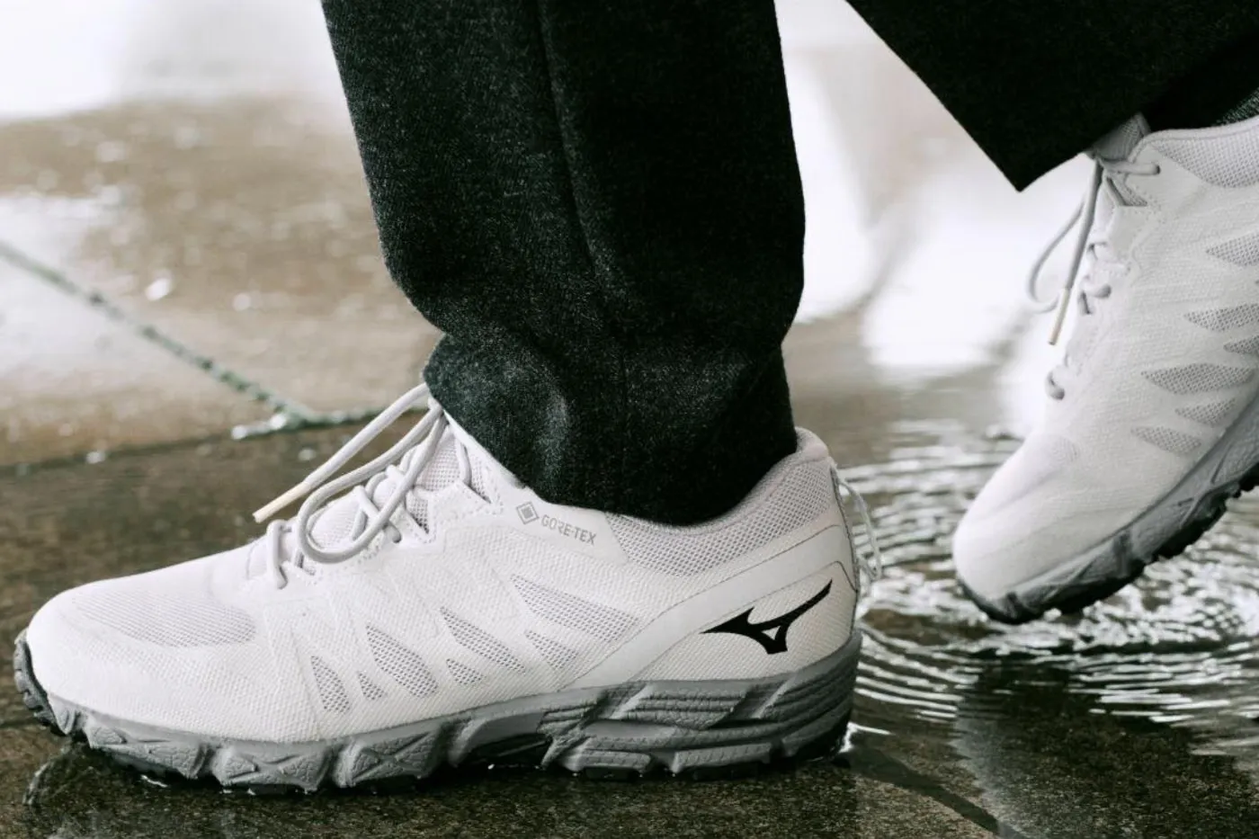 Margaret Howell × Mizuno 发布 V2 GORE-TEX「浅灰色」登山鞋