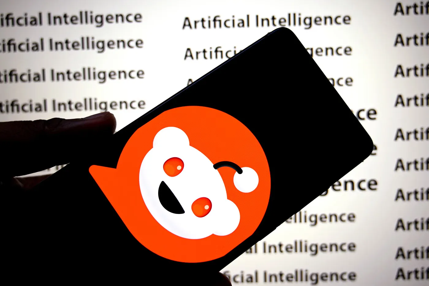 Reddit 测试 AI 声音影片功能，将经典文字讨论串转为 TikTok 风格短片