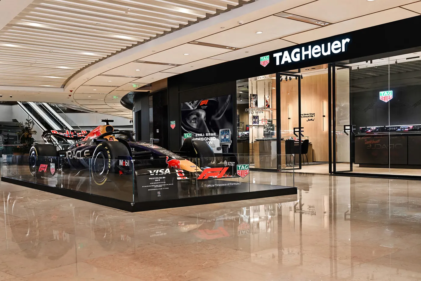 走进 TAG Heuer 上海兴业太古汇全新门店