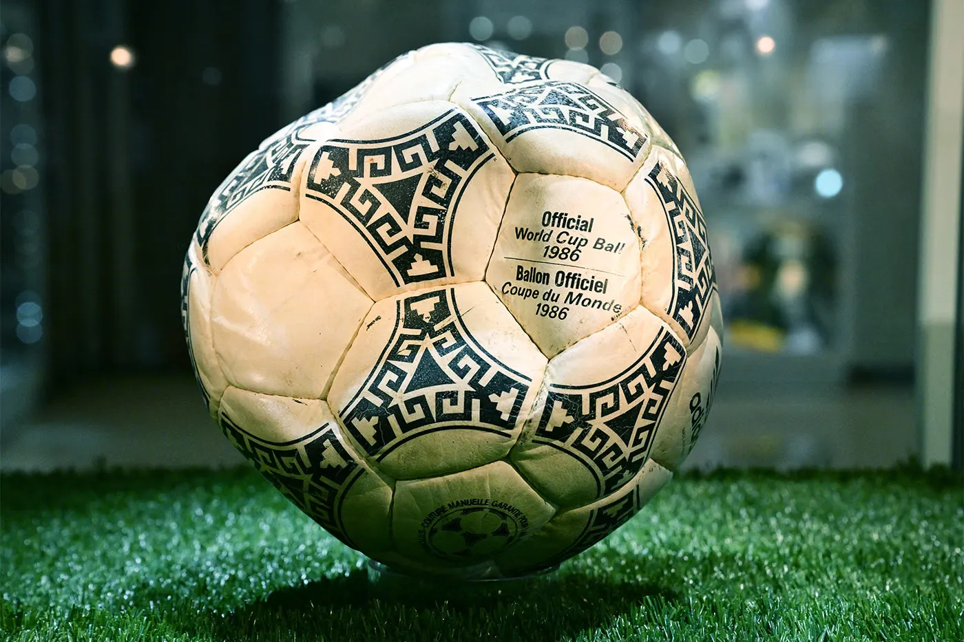 Maradona「上帝之手」入球所用 1986 年世界杯足球拍卖逾 300 万美元成交