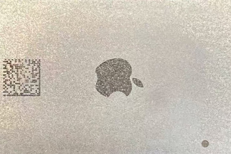 Apple 苹果 AI 服务器内部首次曝光：2U 机箱塞入 32 颗处理单元，主要服务私有云计算