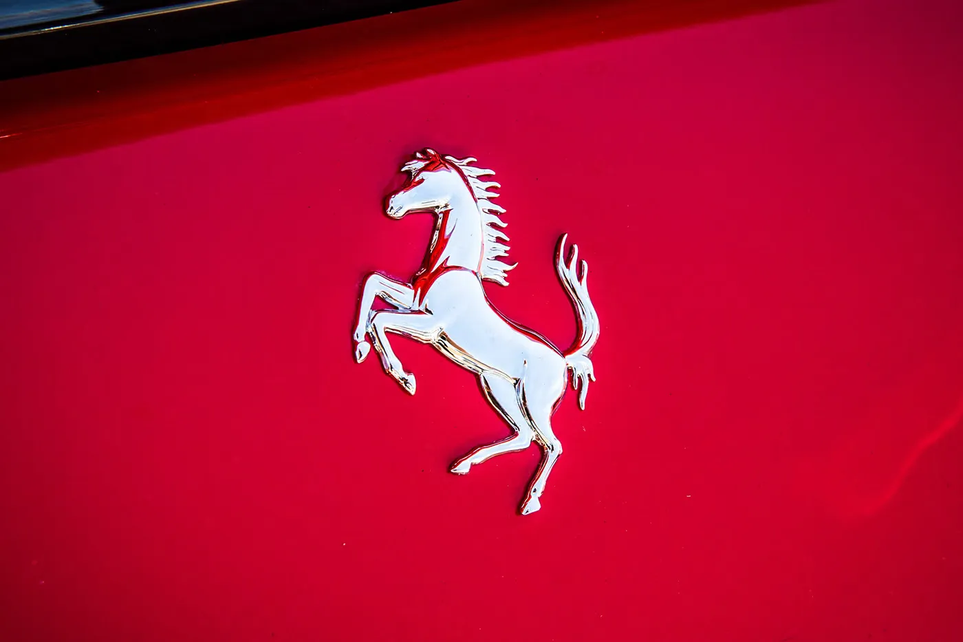 法拉利 Ferrari 申请主动式空气动力尾灯专利，可按需延伸后翼