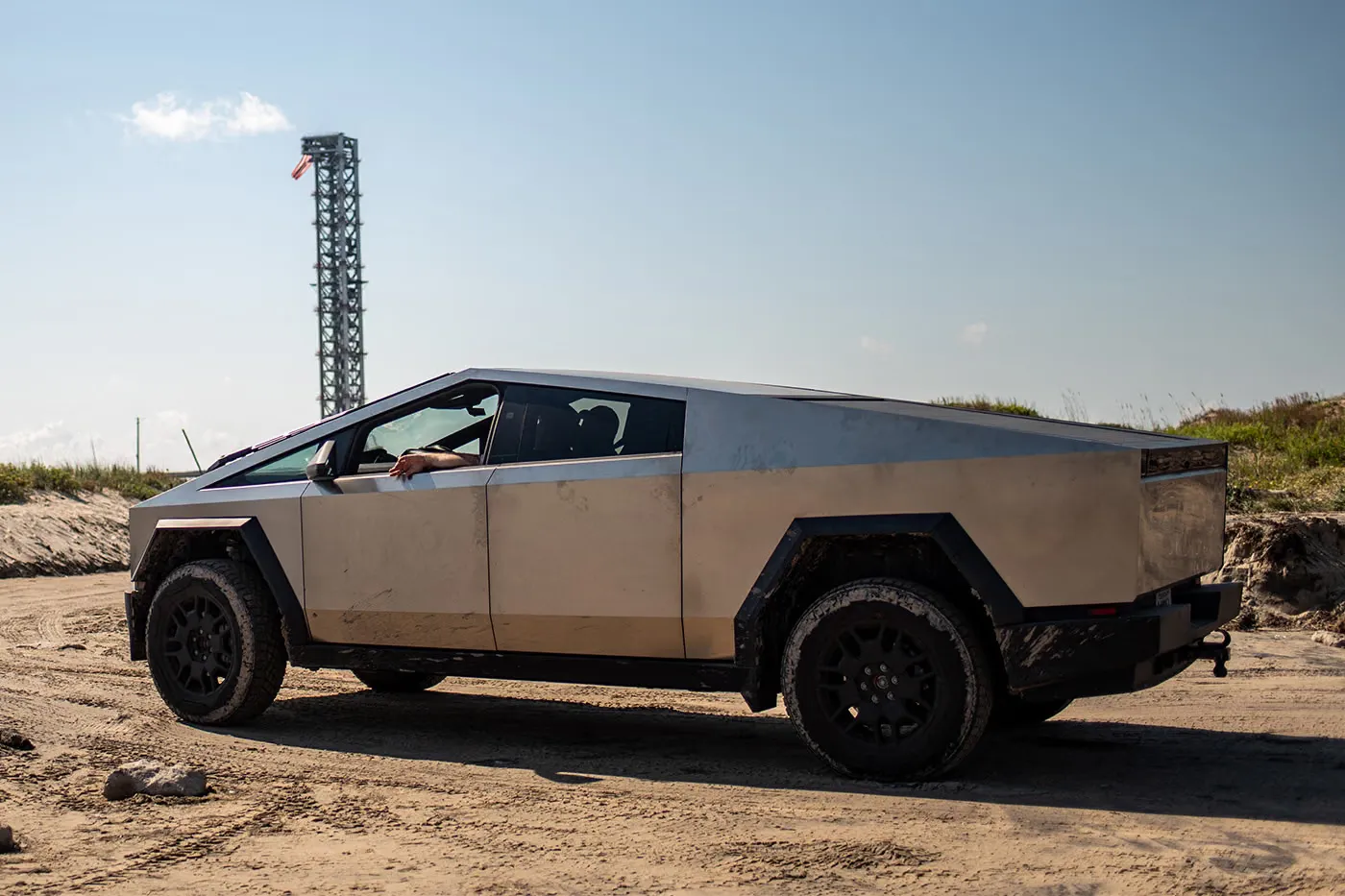 特斯拉 Tesla 悄然上调 Cybertruck 售价 5,000 美元，规格与性能维持不变