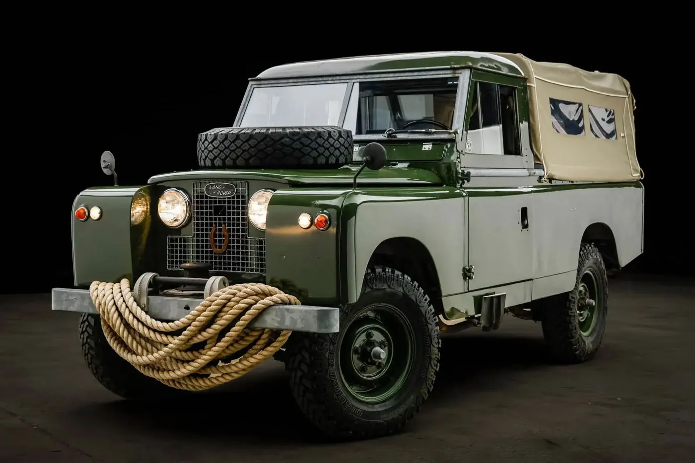 Daniel Craig 与 Rachel Weisz 曾拥有的罕见 1959 年 Land Rover 109 Series II Pickup 现正拍卖