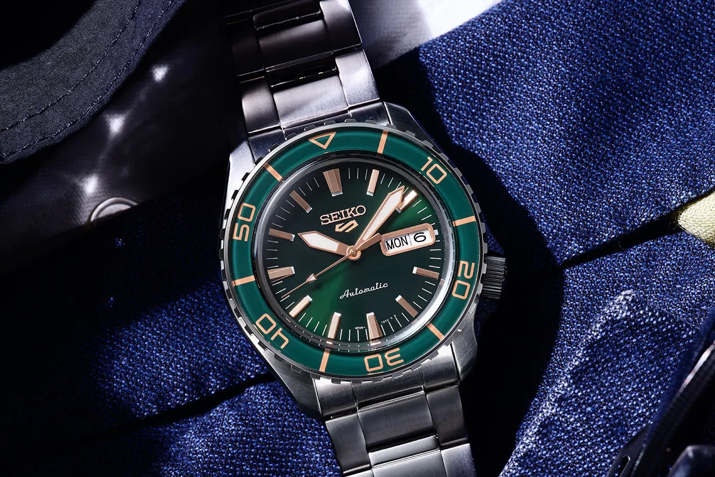 Seiko 5 Sports 推出 SKX SNZH「Formal White」及「Tweed Green」两款配色鞋款