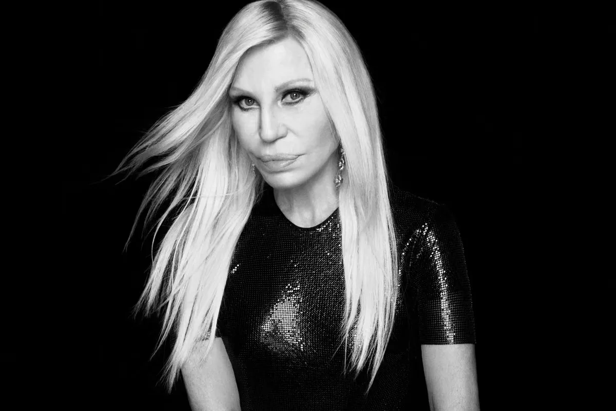 Donatella Versace 将与 Revolve Group 推出全新个人品牌