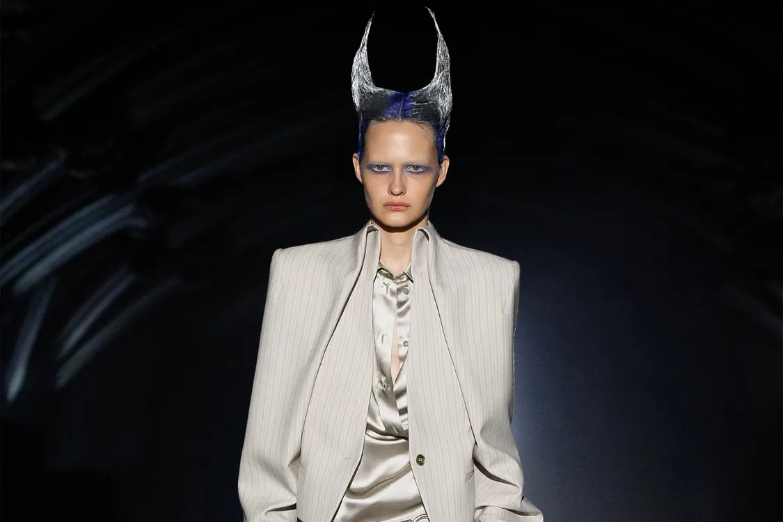 MCQUEEN 2027 春夏系列亮相伦敦时装周