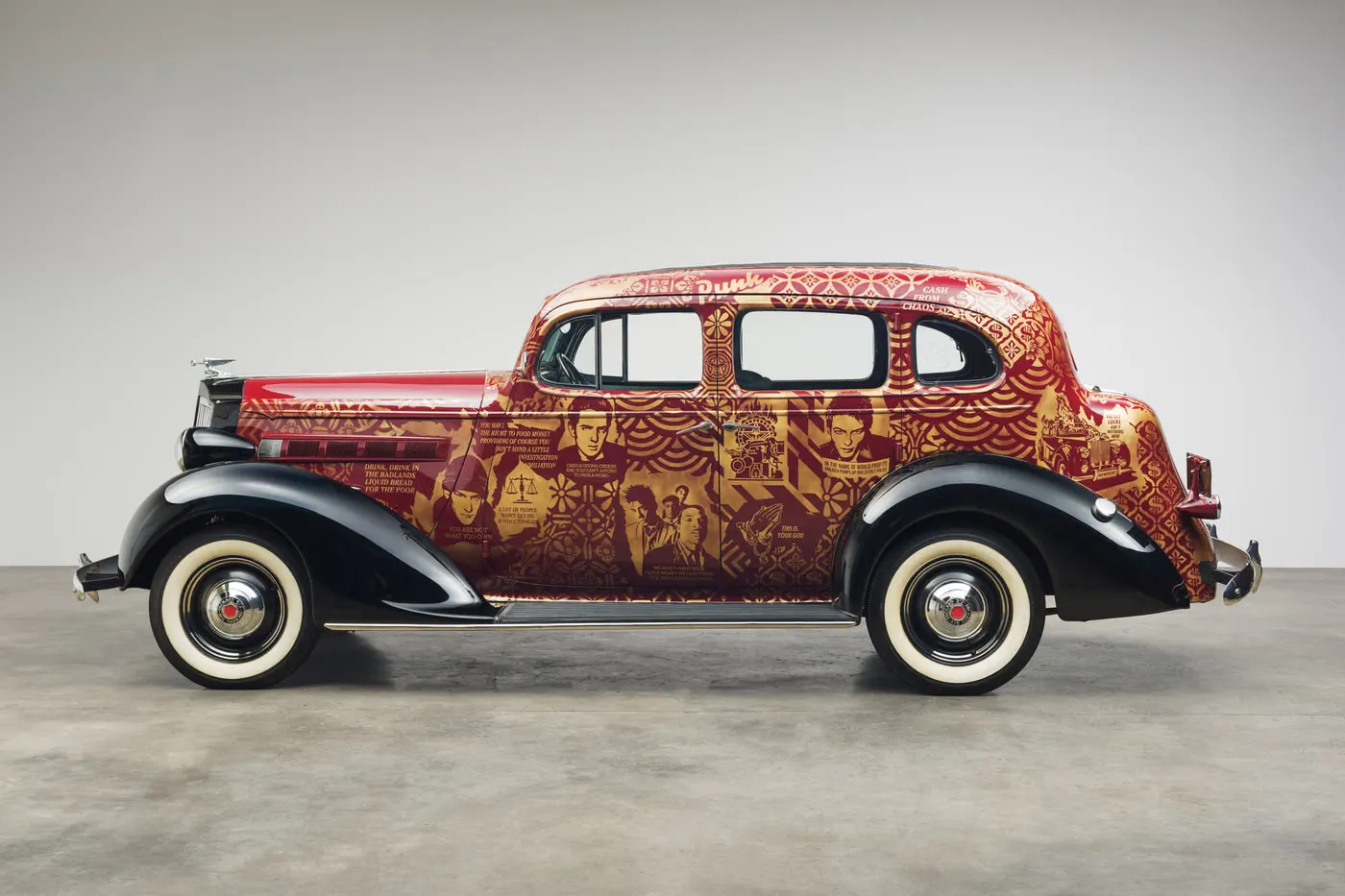Shepard Fairey 将 1937 年 Packard 改造成艺术车