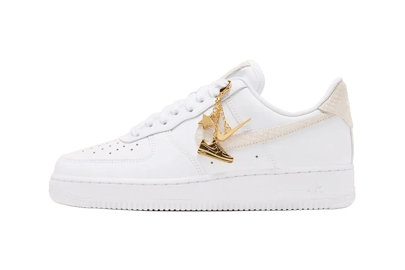 Nike 为 Air Force 1 Low 鞋款注入蛇纹与 3 枚金色吊饰