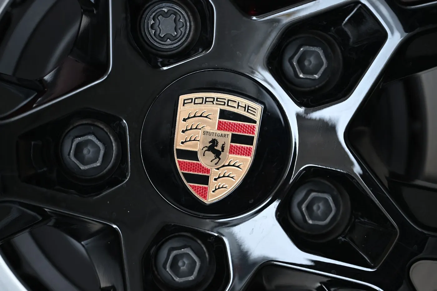 保时捷 Porsche 将产量削减至 20 万辆，并打造售价 57.4 万美元的 S1 超级跑车