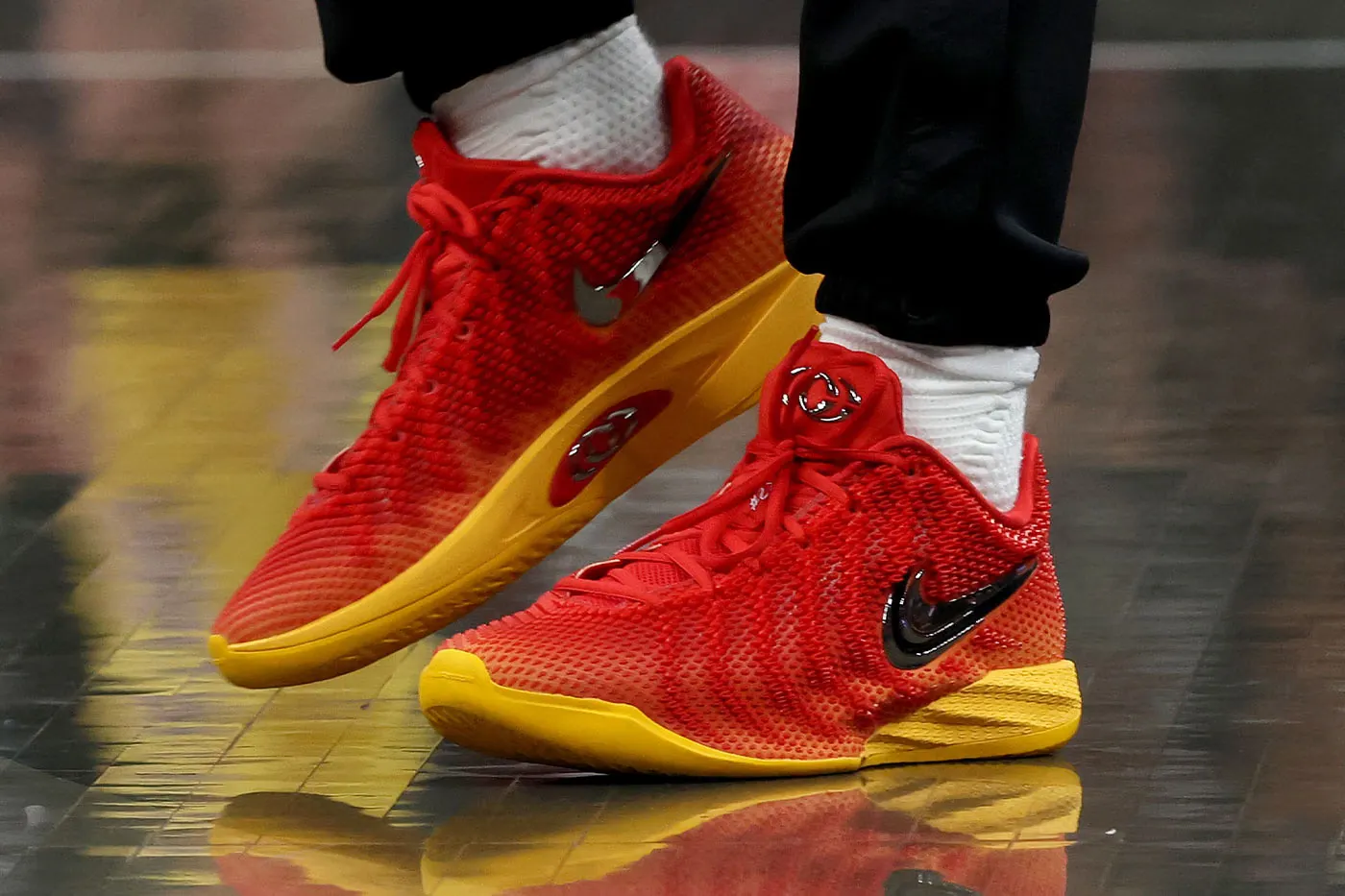 Nike 以 Caitlin 1「Chiefs」致敬 Caitlin Clark 的 Kansas City Chiefs 拥趸身分