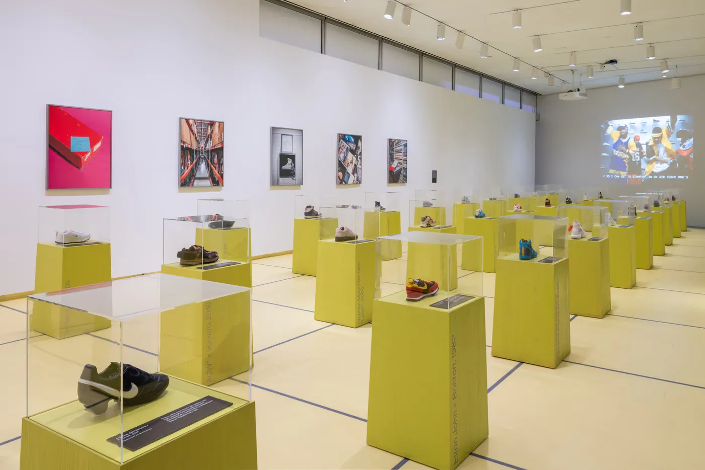 Nike 纽约 Museum of Arts and Design 展出庞大品牌档案