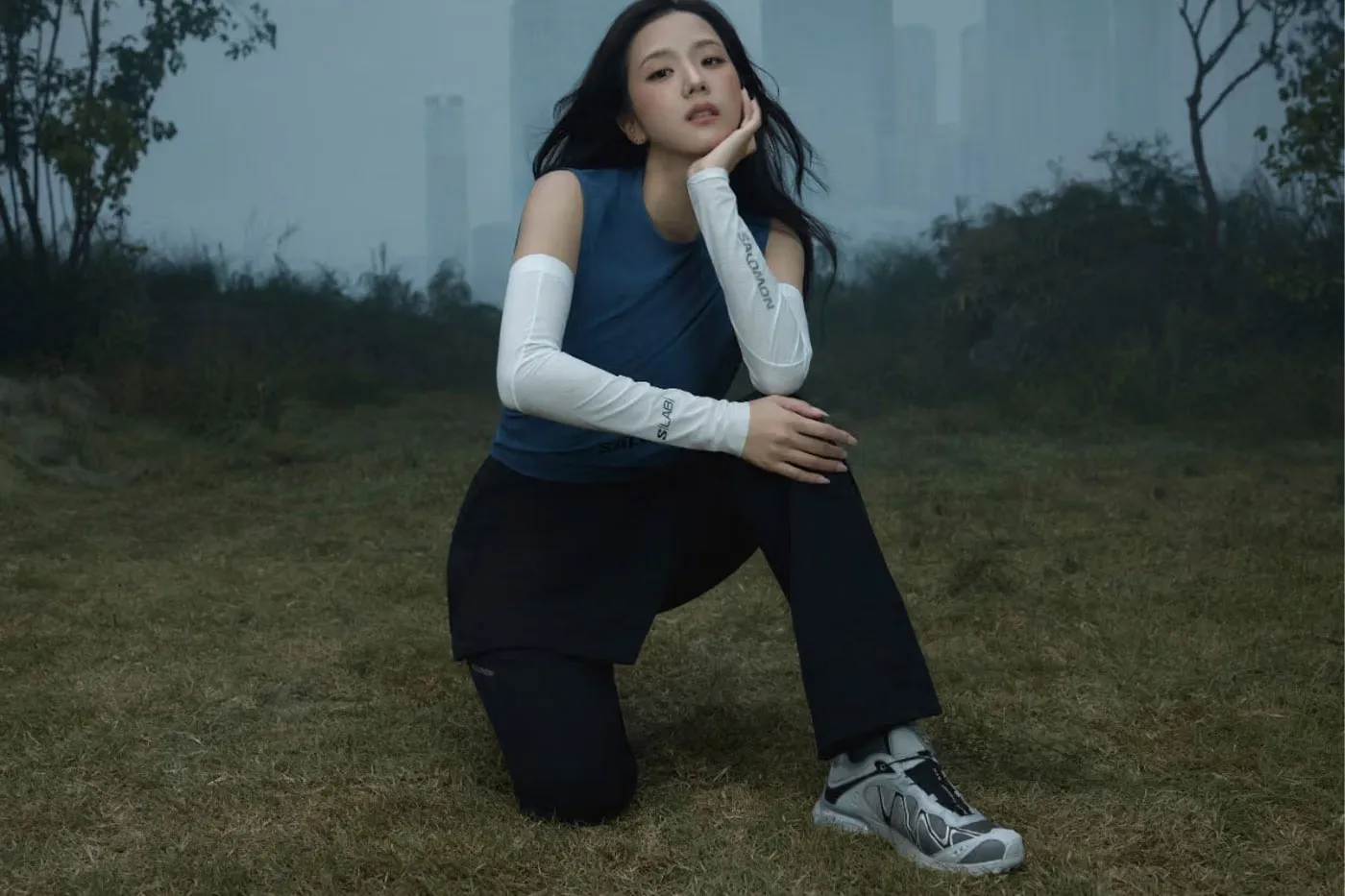 BLACKPINK 成员 JISOO 亮相首个 Salomon 广告企划