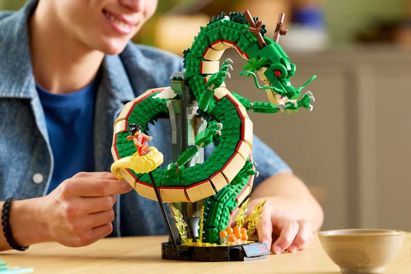 LEGO 发表 Icons 系列《Dragon Ball: Shenron & Goku》积木模型套装
