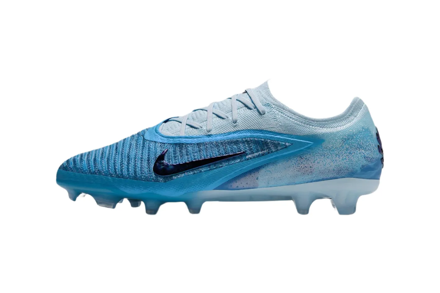 遇水即变色：Erling Haaland 专属全新 Nike Phantom 6 Low Elite 鞋款登场