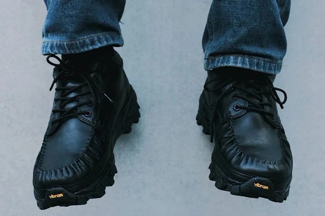 DELUXE × SUICOKE 全新联乘 Moccasin 鞋款向雨天与身后的人说「F*** OFF」
