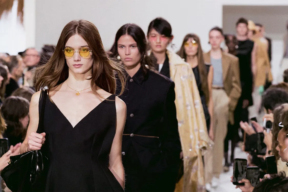 CELINE Été 2027 夏季时装秀登场