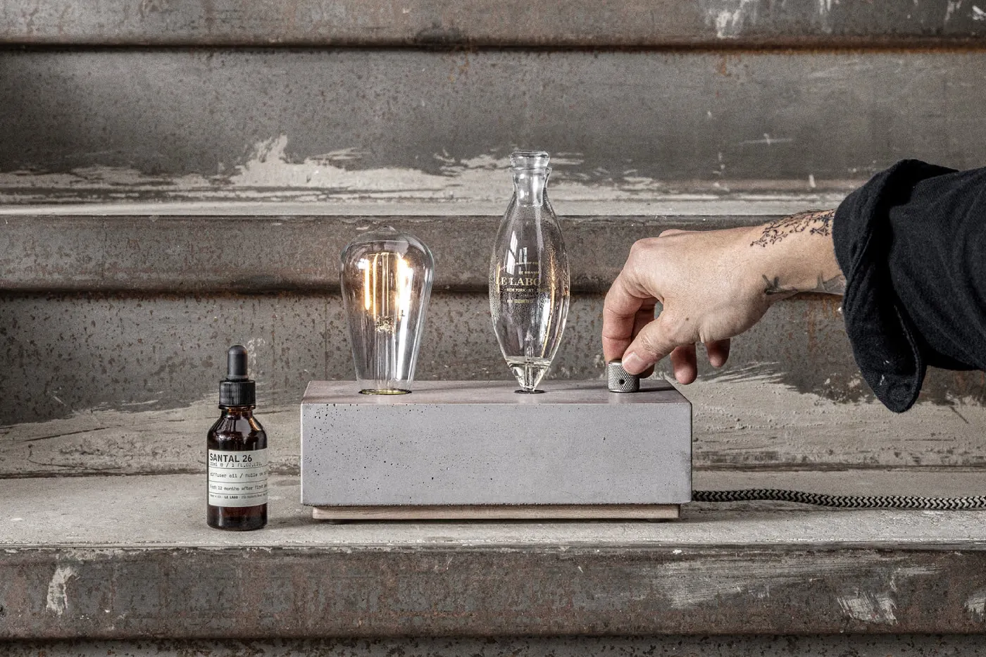 Le Labo 全新水泥家居扩香仪将香气化为光影
