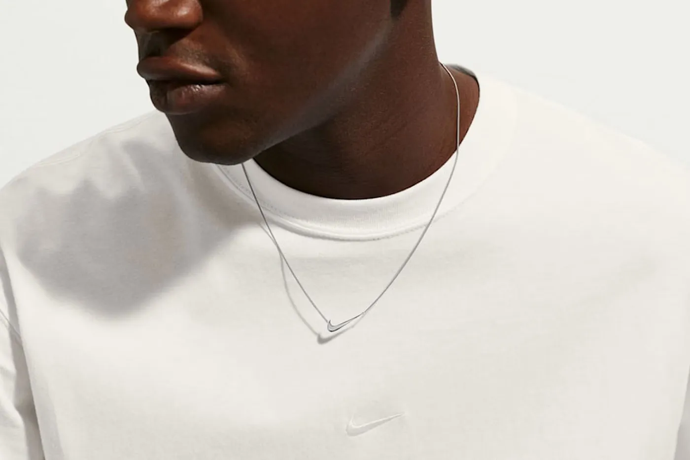 Nike 凭借官方 Swoosh 高级珠宝系列进军配饰领域