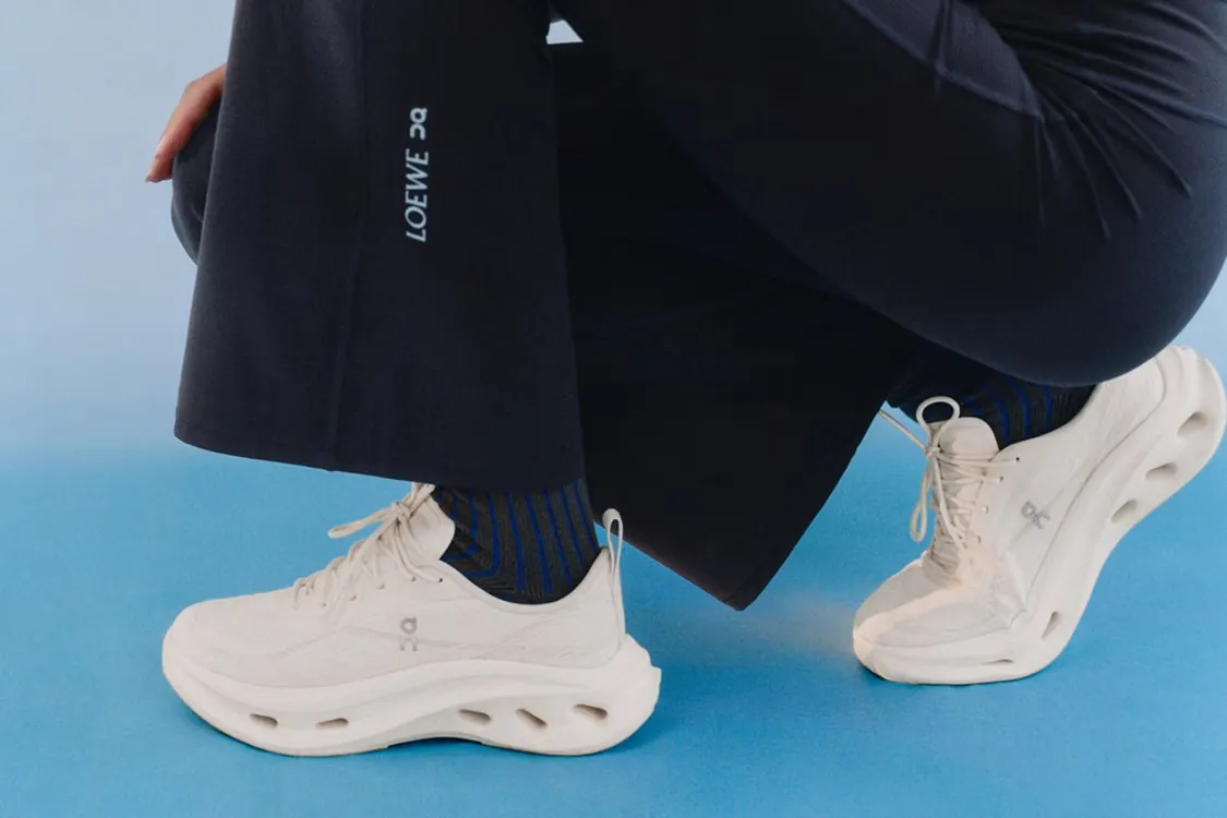 LOEWE × On「Cloudsolo Hiker」与「Cloudtilt Cosmic」联名鞋款登场：翻山越岭，漫步云端
