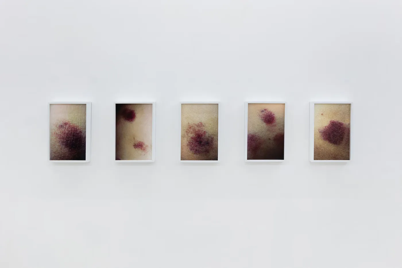 Market Gallery 与 THIRD BORN 捕捉城市生活的美丽与混沌